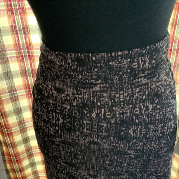 Lularoe skirt sized Xl - Picture 2 of 4
